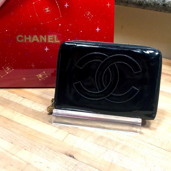Chanel black patent leather large CC Zippy wallet with 24 karat gold plated hard - Picture 1 of 7